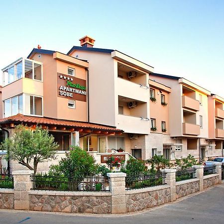 Apartments Maslina I Njivice Kültér fotó