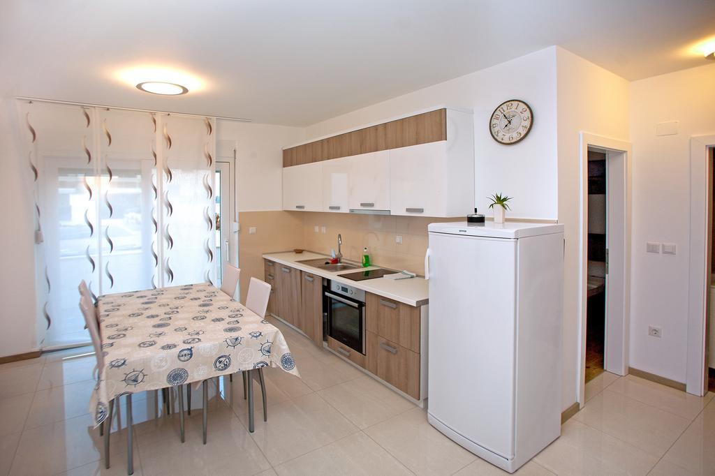 Apartments Maslina I Njivice Szoba fotó