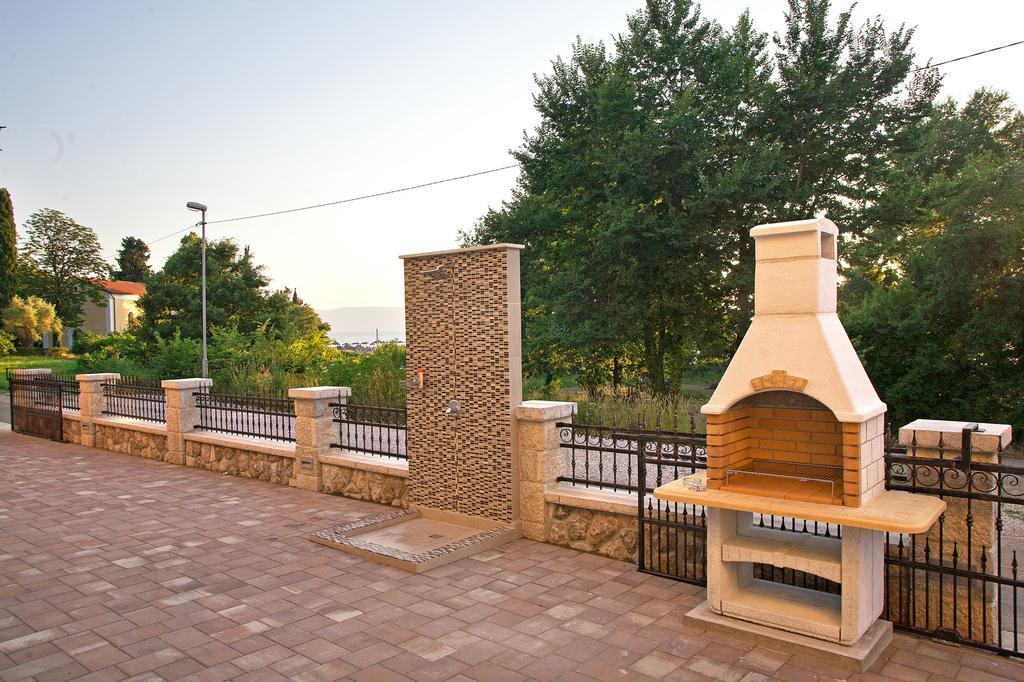 Apartments Maslina I Njivice Kültér fotó