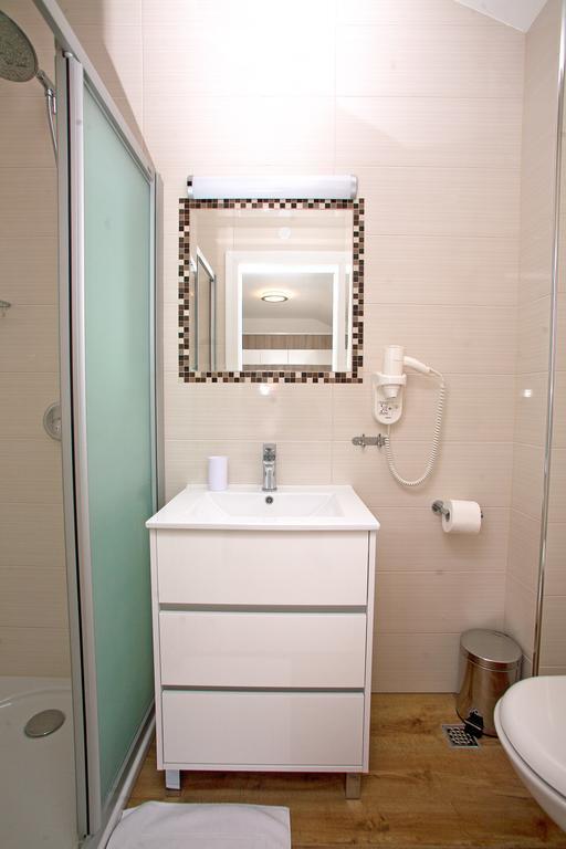Apartments Maslina I Njivice Szoba fotó