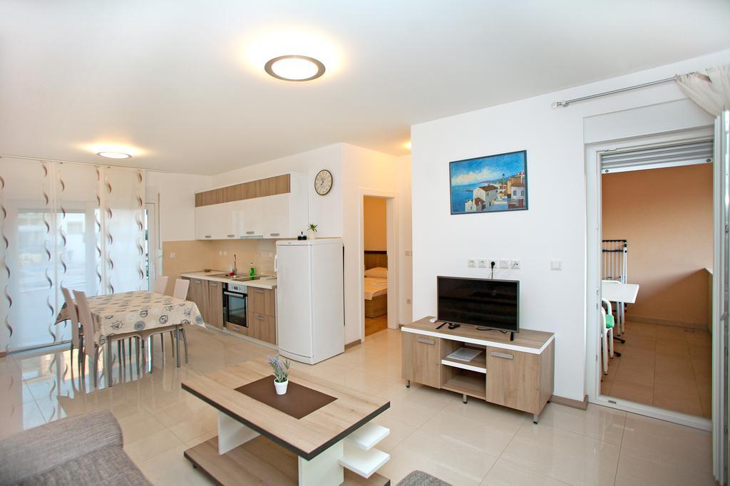 Apartments Maslina I Njivice Szoba fotó