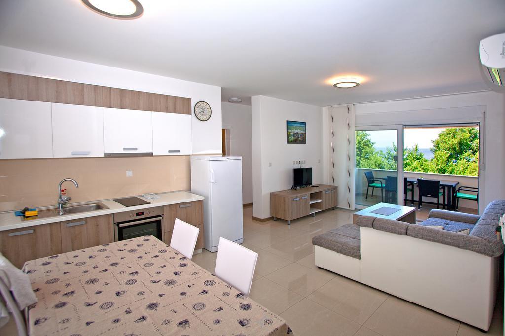 Apartments Maslina I Njivice Szoba fotó
