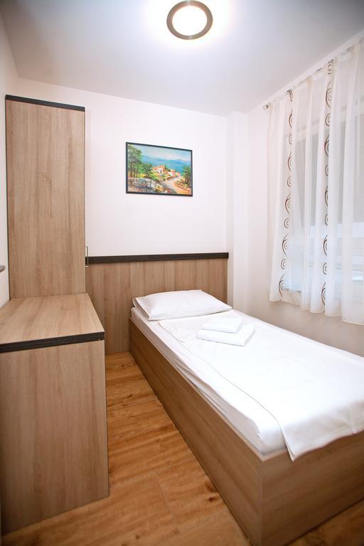 Apartments Maslina I Njivice Szoba fotó
