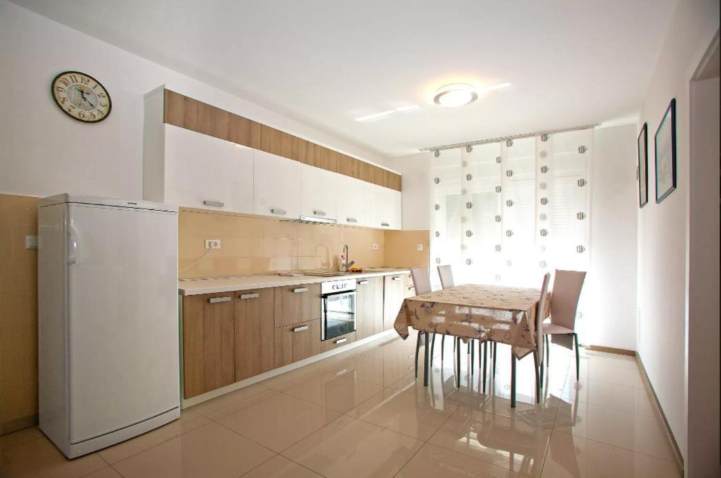 Apartments Maslina I Njivice Kültér fotó
