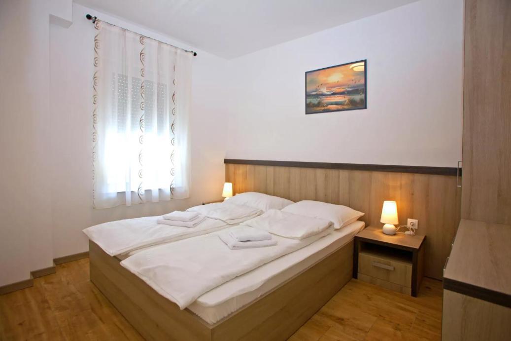 Apartments Maslina I Njivice Kültér fotó