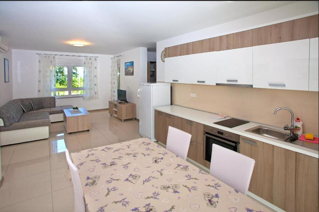 Apartments Maslina I Njivice Kültér fotó